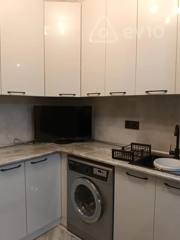 Kirayə verilir 2 otaqlı köhnə tikili 76 m²
