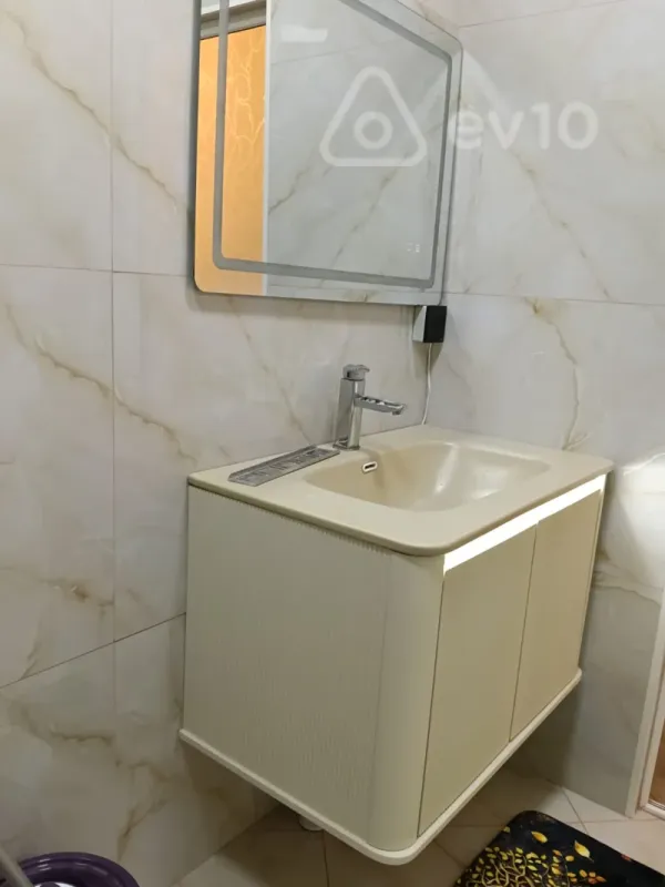 Kirayə verilir 2 otaqlı köhnə tikili 76 m²