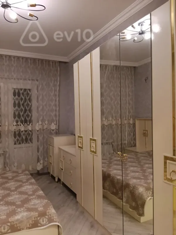 Kirayə verilir 2 otaqlı köhnə tikili 76 m²