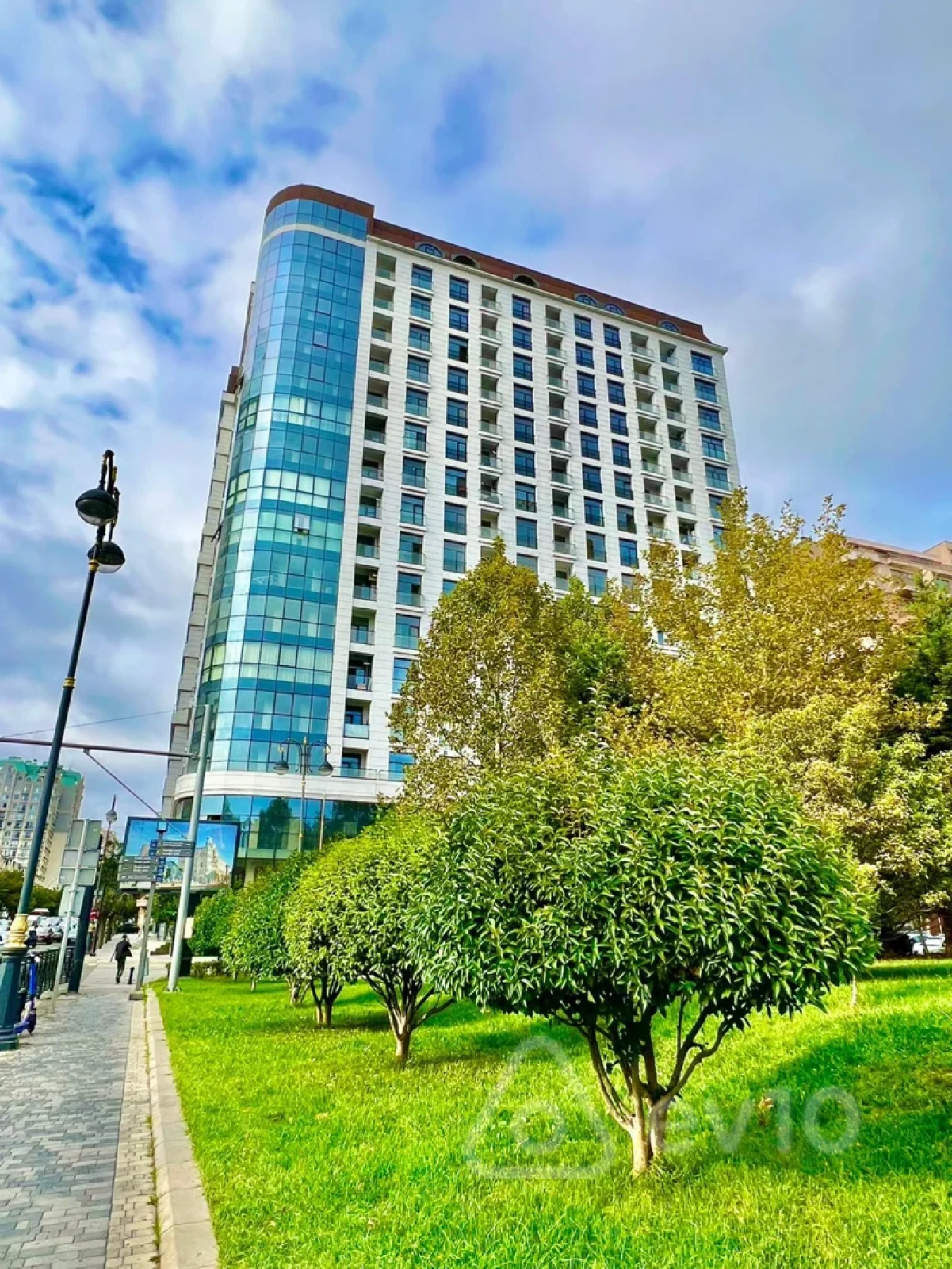 Kirayə verilir 2 otaqlı yeni tikili 75 m²