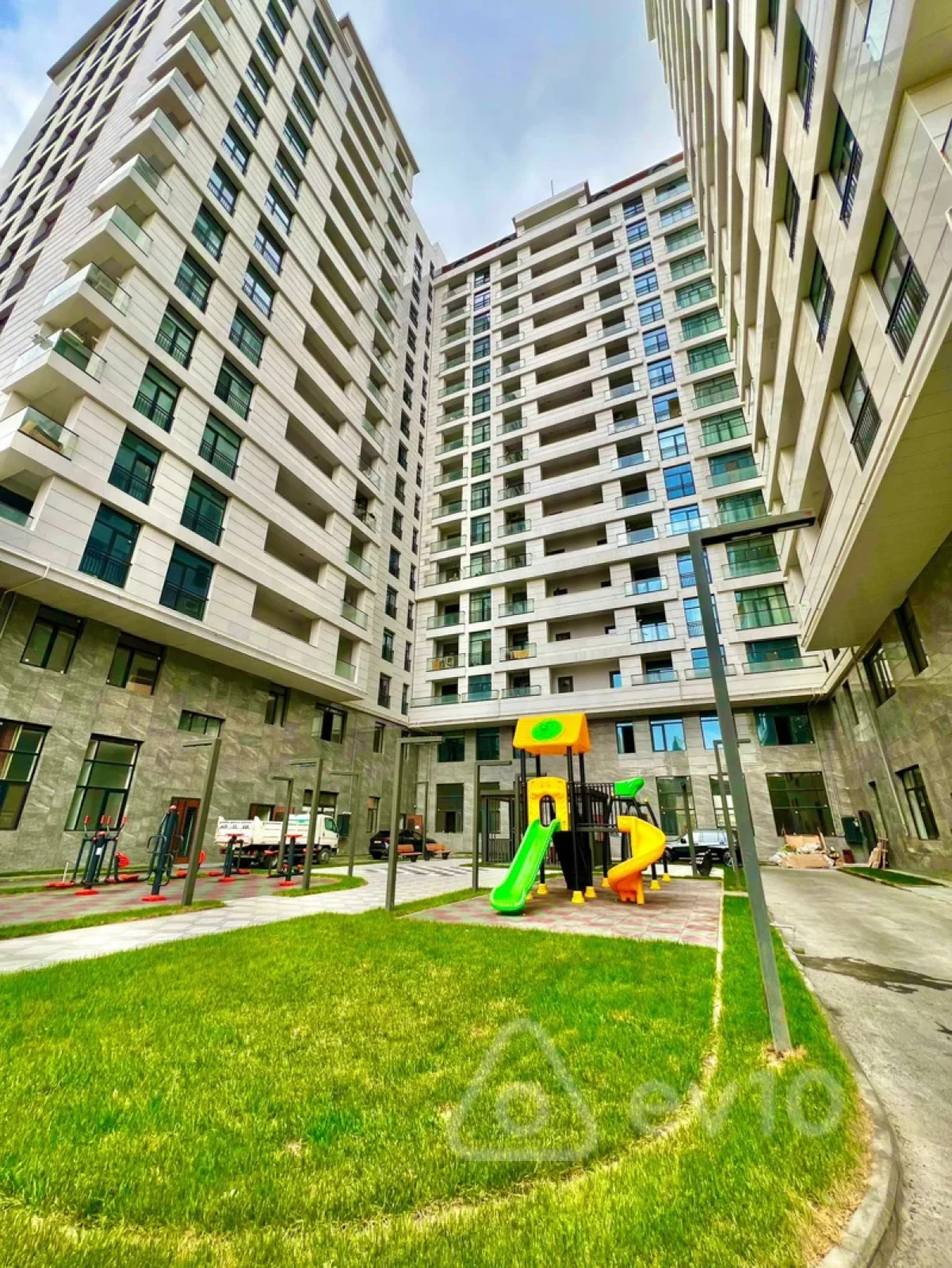 Kirayə verilir 2 otaqlı yeni tikili 75 m²