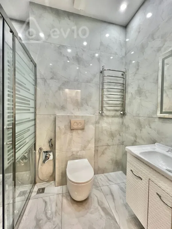 Kirayə verilir 2 otaqlı yeni tikili 75 m²