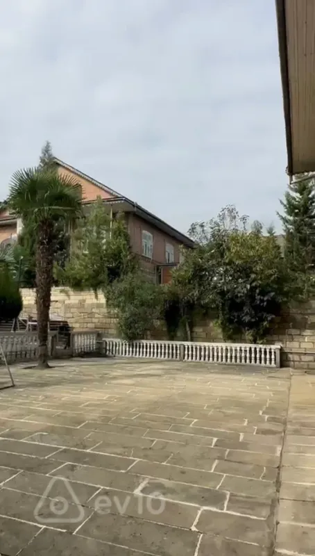 Satılır 4 otaqlı həyət evi 283 m²