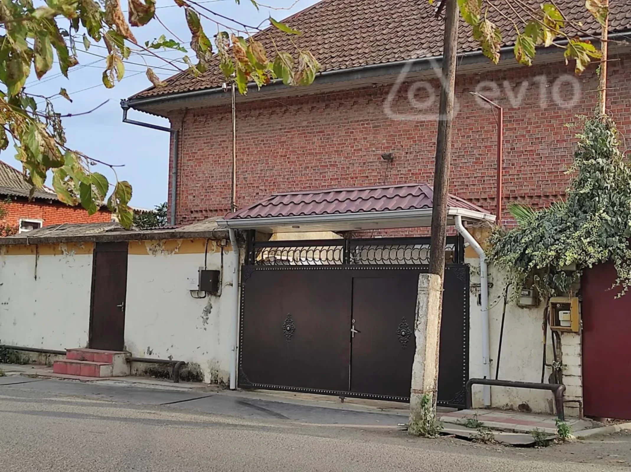 Satılır 4 otaqlı həyət evi 283 m²