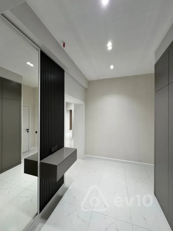 Satılır 4 otaqlı yeni tikili 170 m²