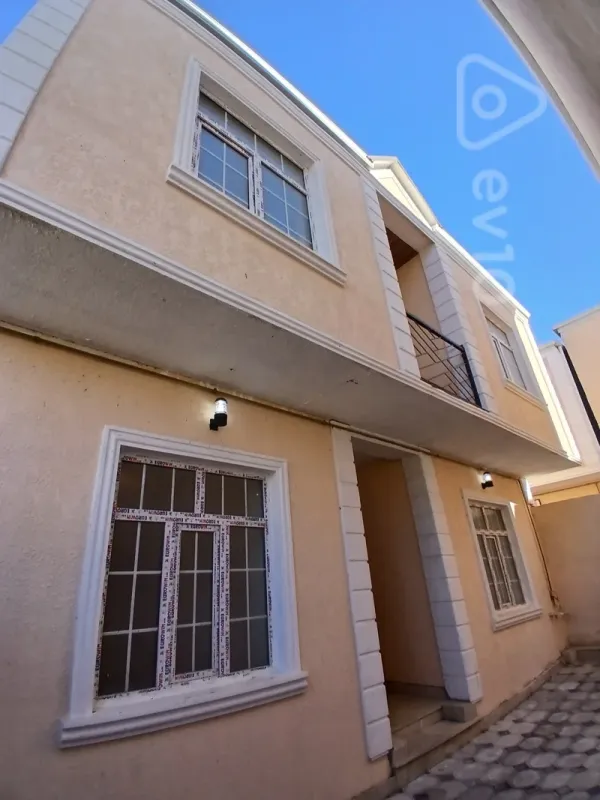 Satılır 4 otaqlı həyət evi 100 m²