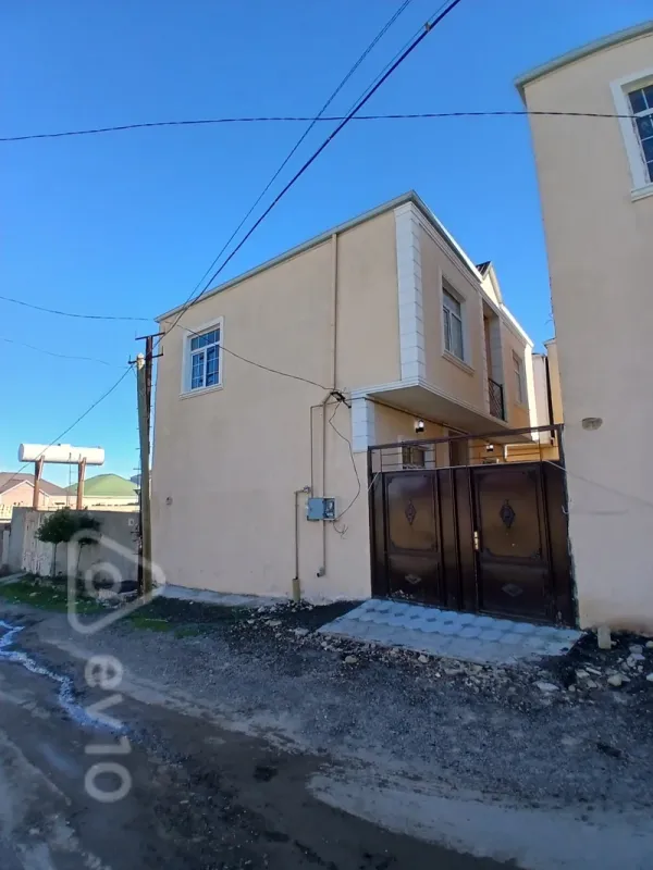 Satılır 4 otaqlı həyət evi 100 m²