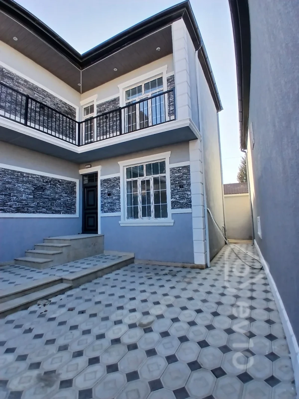 Satılır 5 otaqlı həyət evi 190 m²