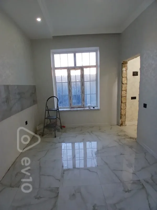 Satılır 5 otaqlı həyət evi 190 m²