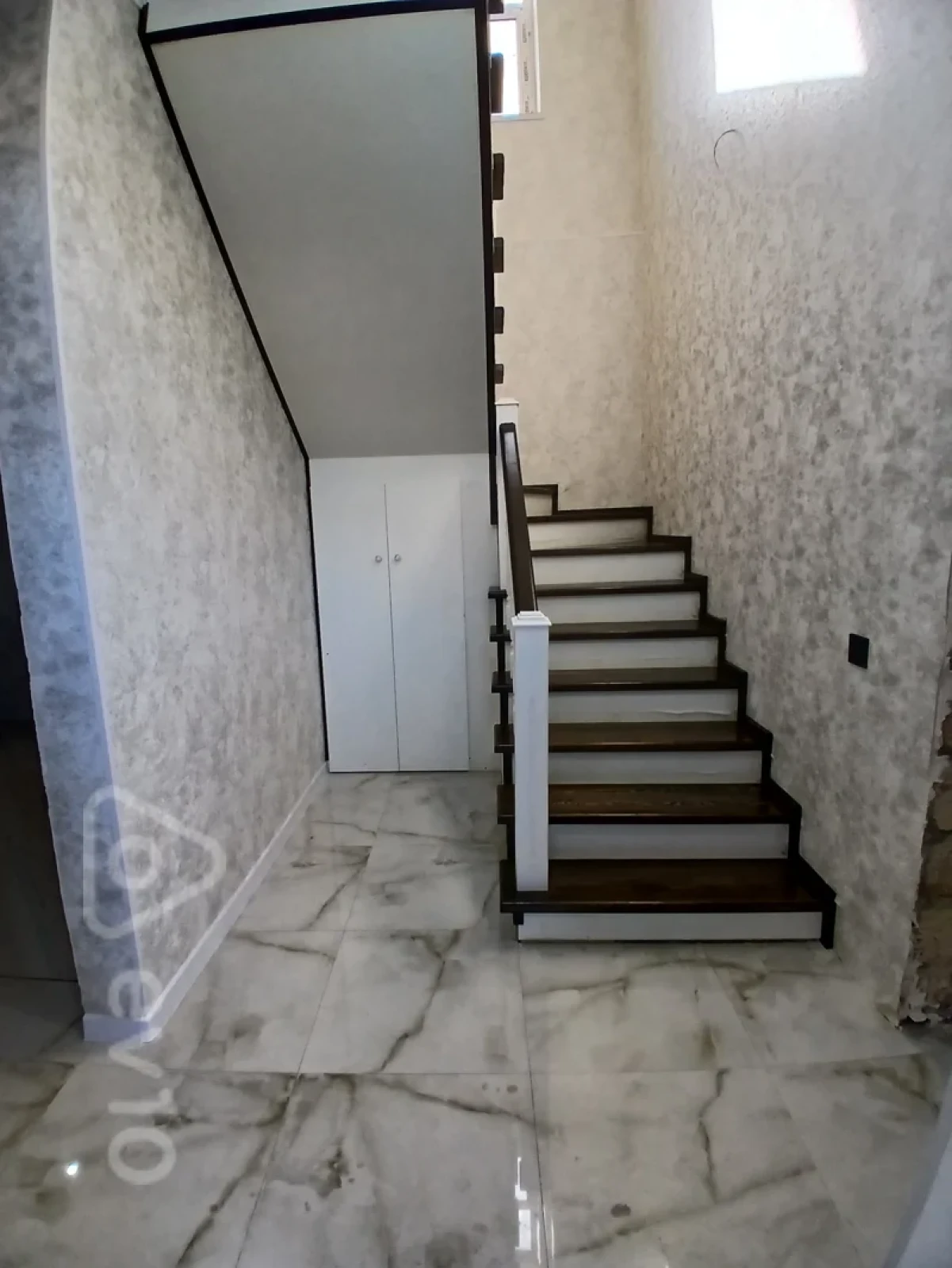 Satılır 5 otaqlı həyət evi 190 m²