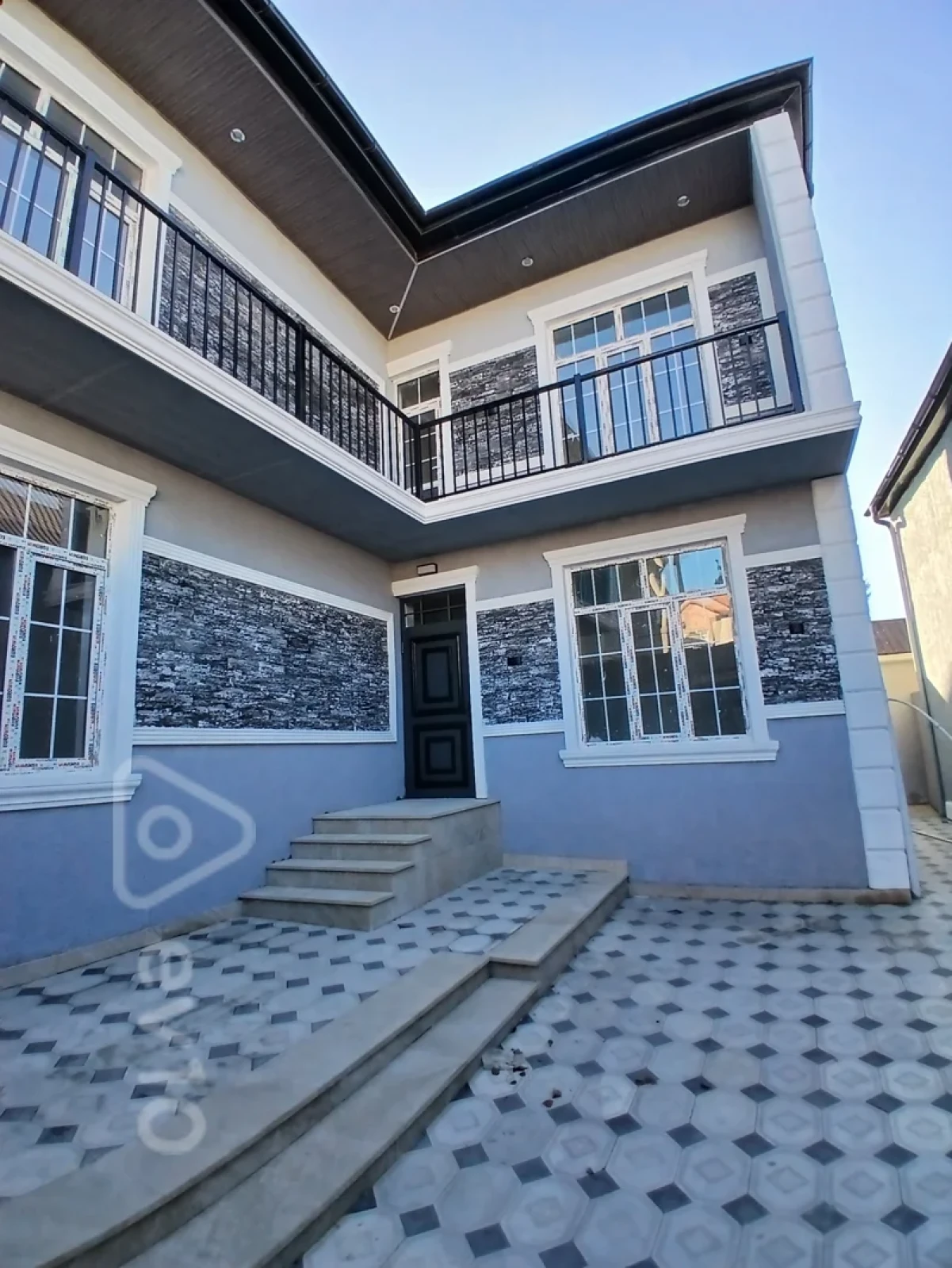 Satılır 5 otaqlı həyət evi 190 m²