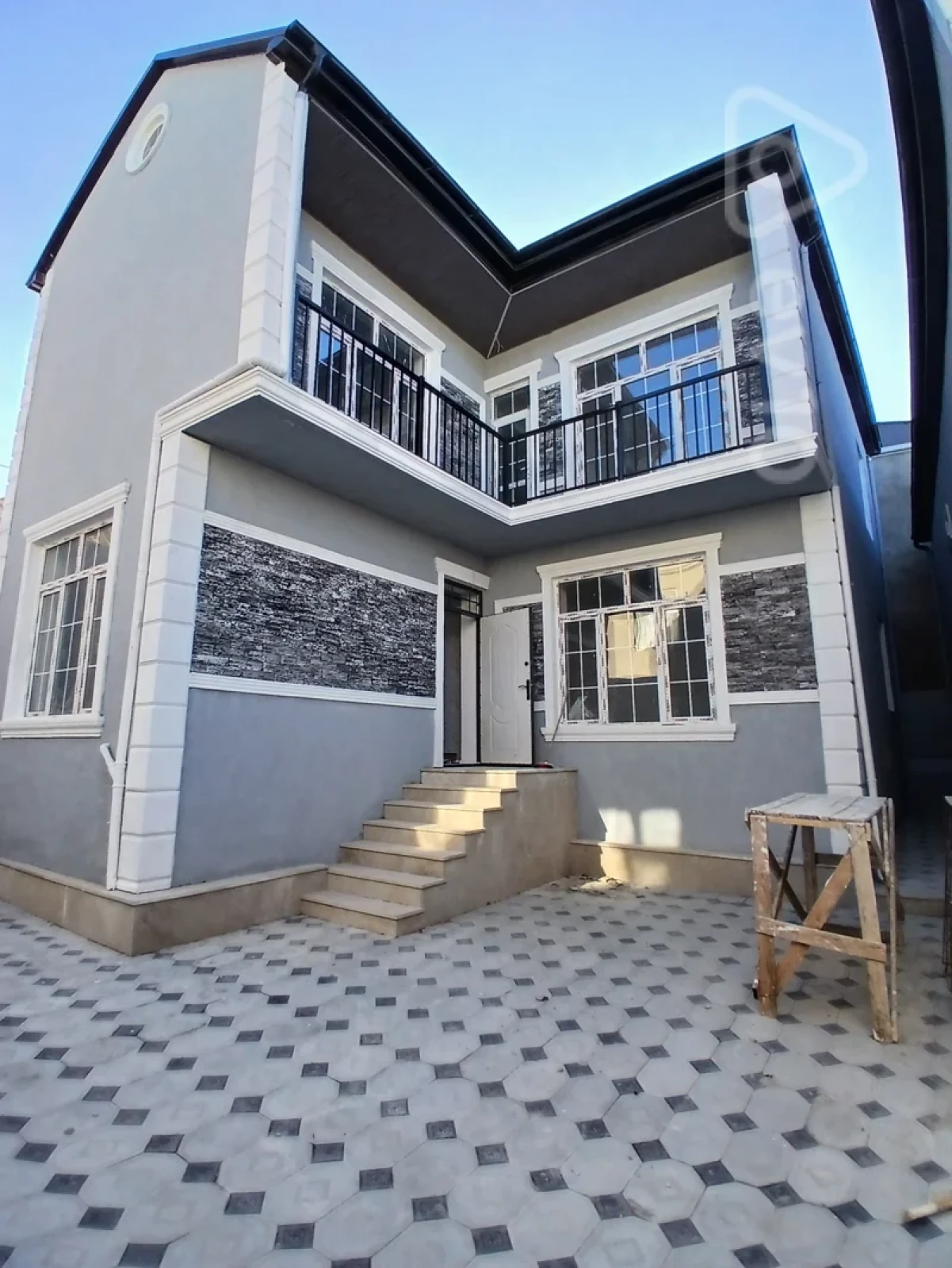 Satılır 5 otaqlı həyət evi 190 m²