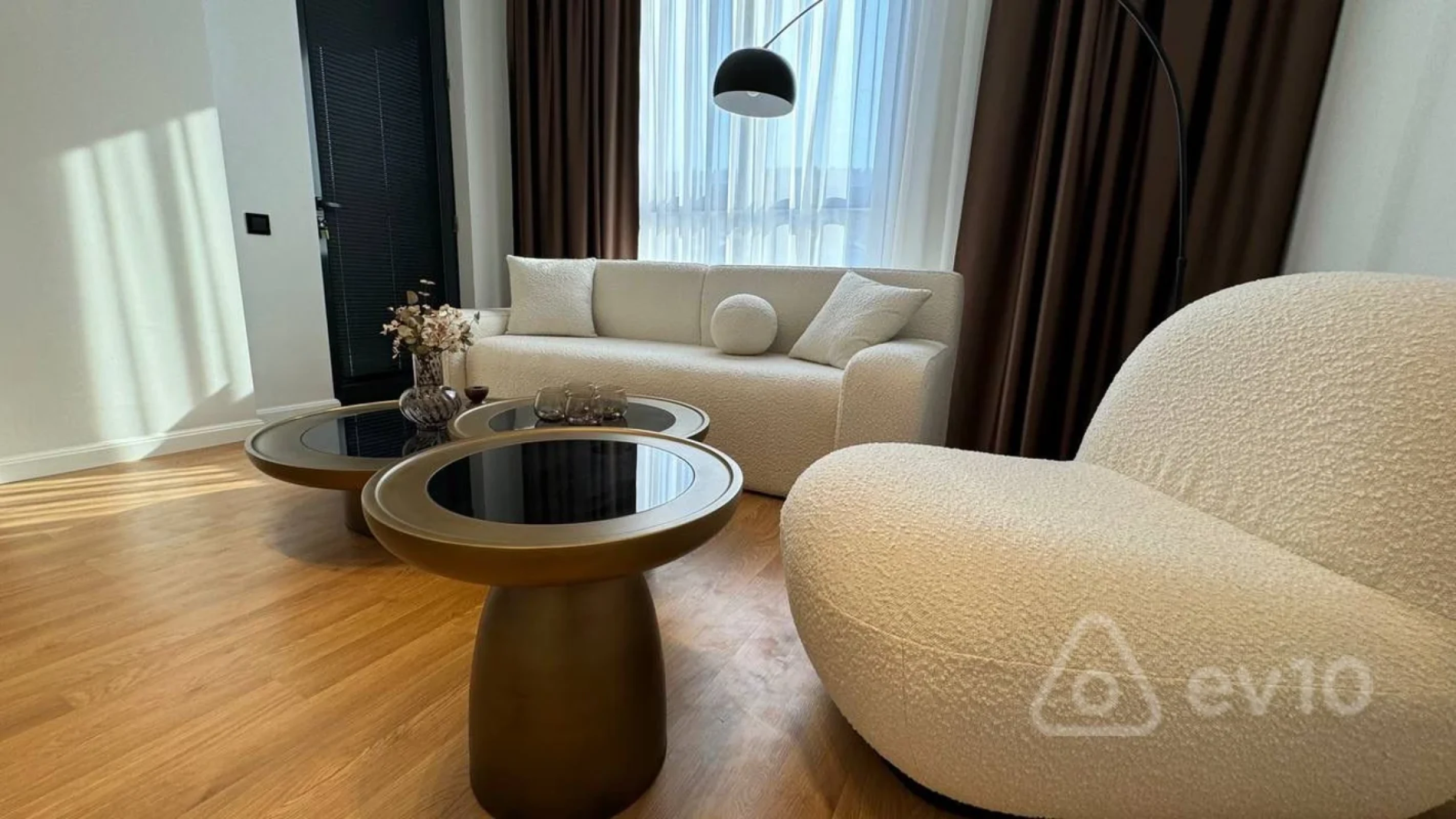 Kirayə verilir 2 otaqlı yeni tikili 90 m²