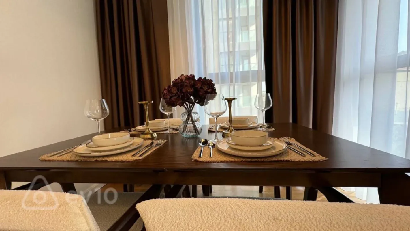 Kirayə verilir 2 otaqlı yeni tikili 90 m²