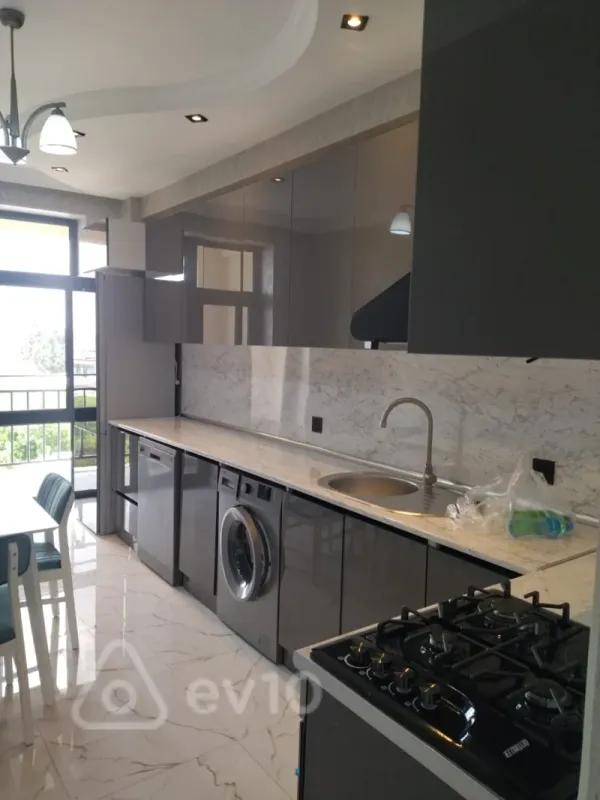 Kirayə verilir 2 otaqlı yeni tikili 82 m²