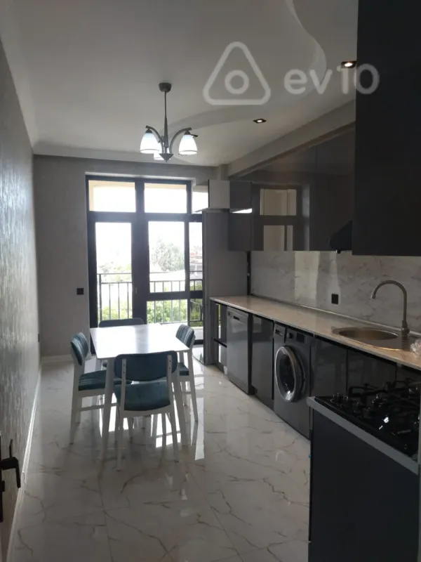 Kirayə verilir 2 otaqlı yeni tikili 82 m²