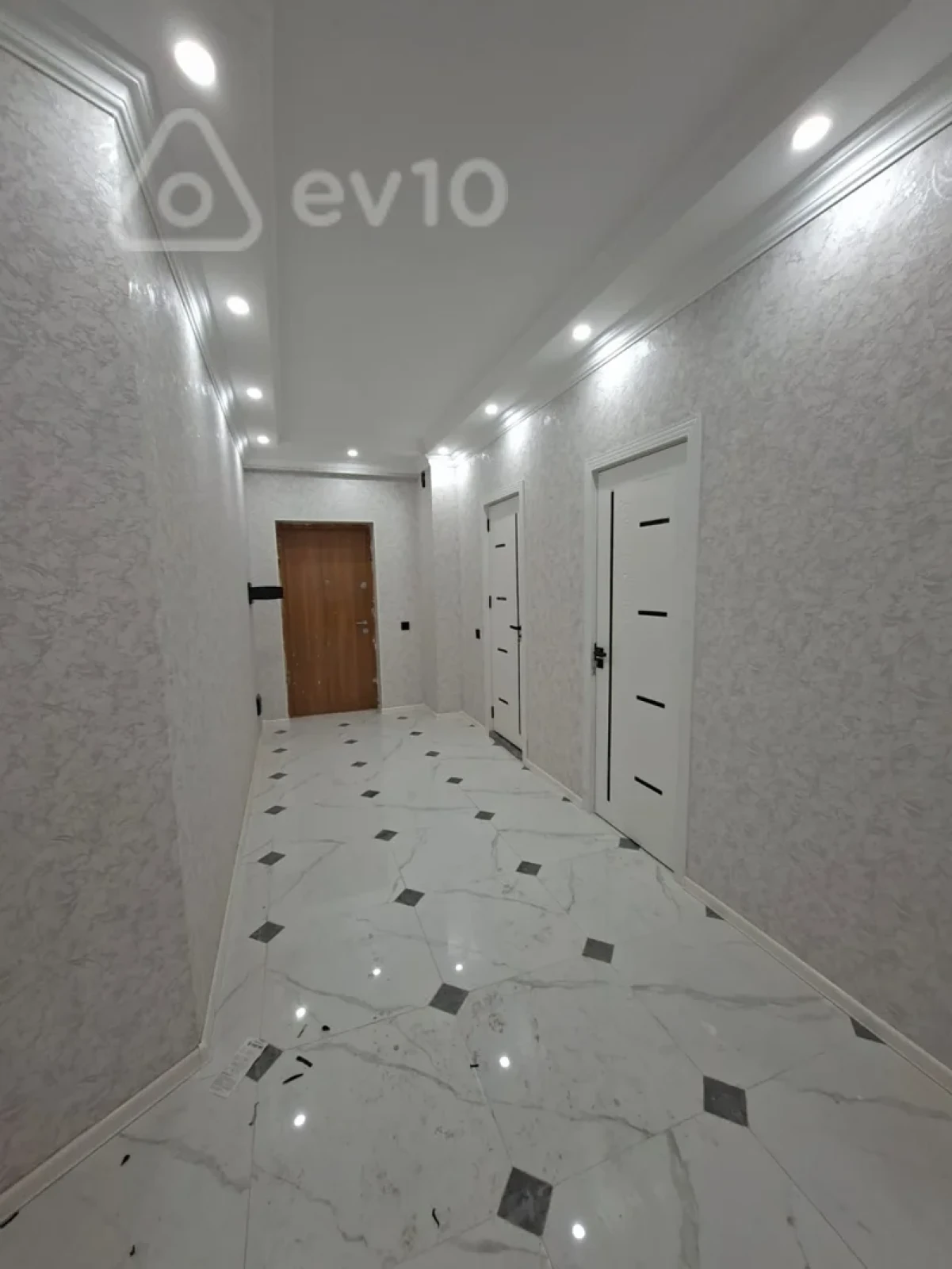 Satılır 3 otaqlı yeni tikili 80 m²