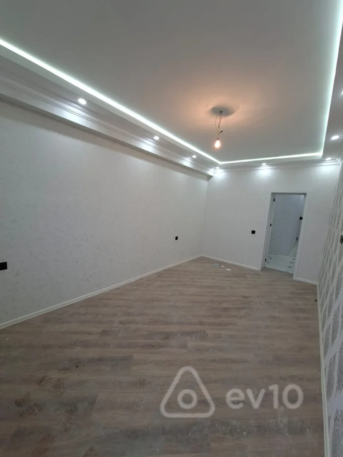 Satılır 3 otaqlı yeni tikili 80 m²
