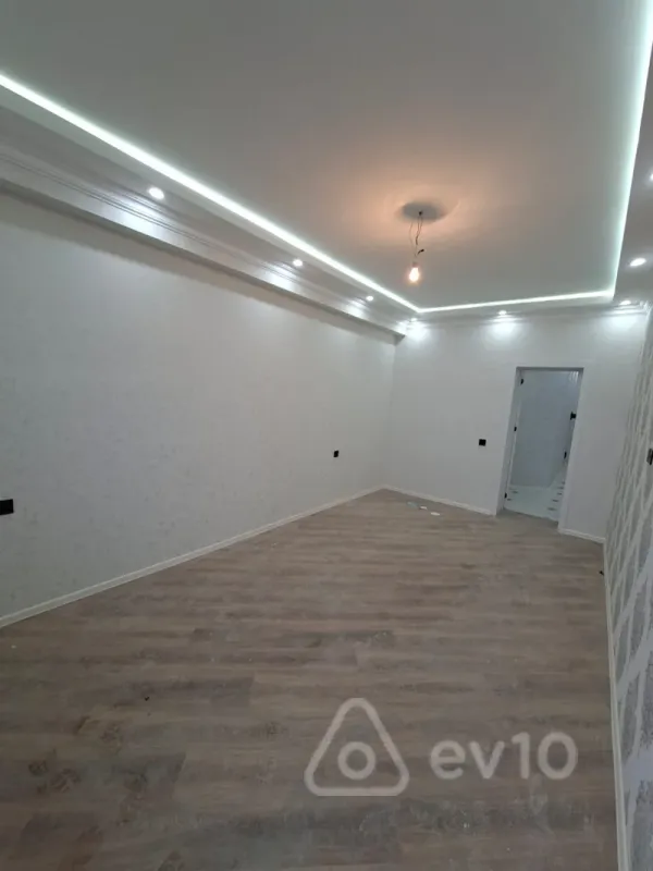 Satılır 3 otaqlı yeni tikili 80 m²