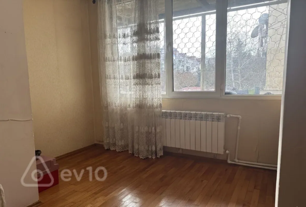 Kirayə verilir 2 otaqlı köhnə tikili 55 m²