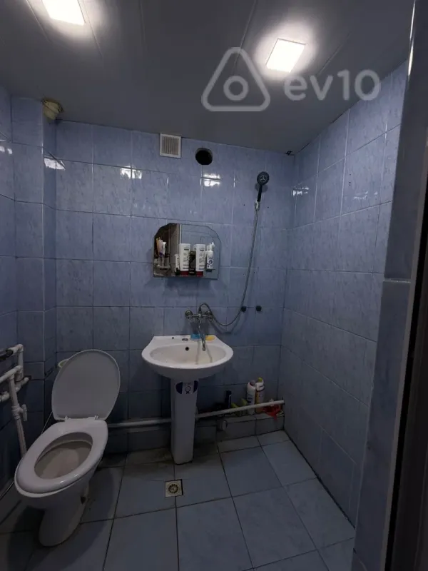 Kirayə verilir 2 otaqlı köhnə tikili 55 m²