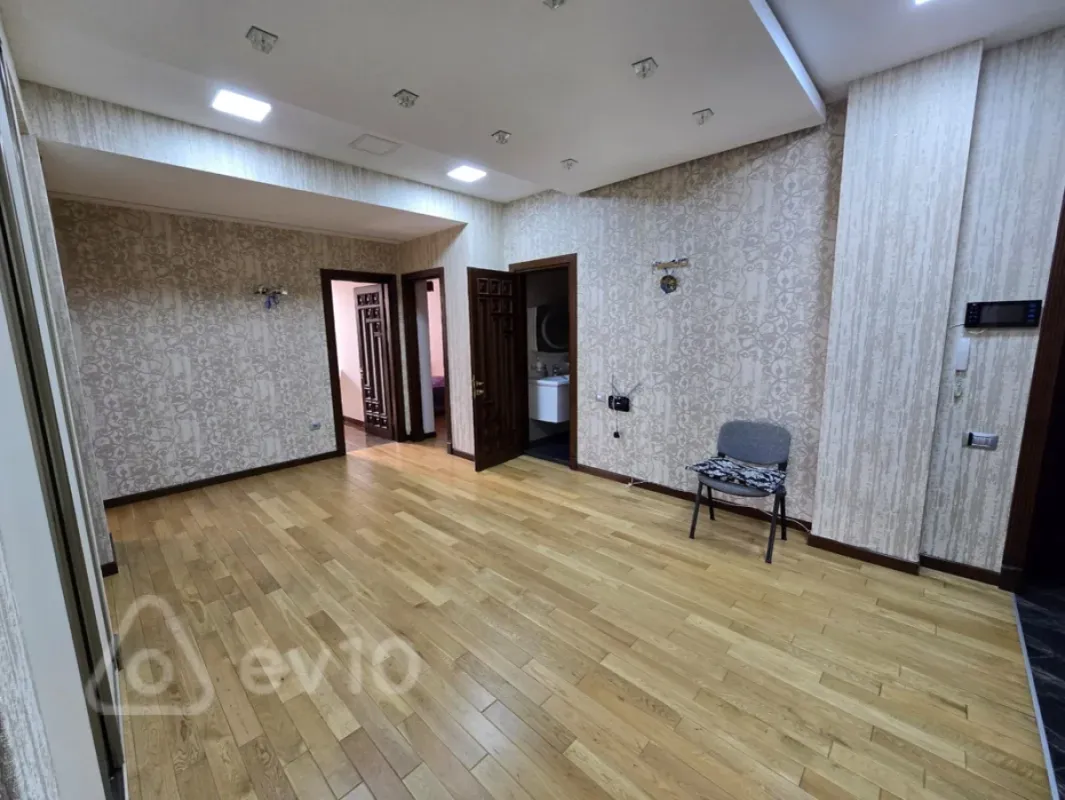 Kirayə verilir 4 otaqlı yeni tikili 180 m²