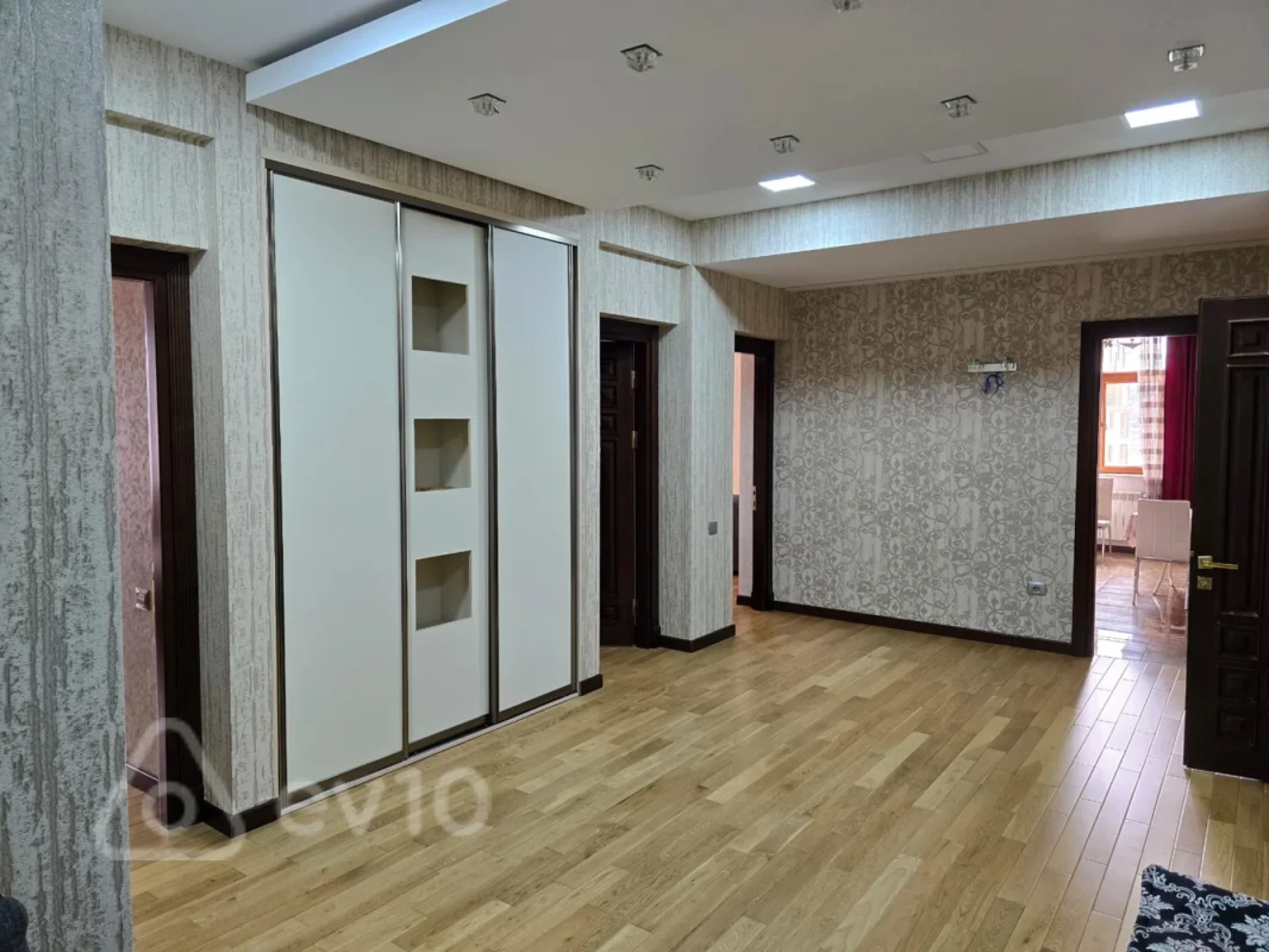 Kirayə verilir 4 otaqlı yeni tikili 180 m²