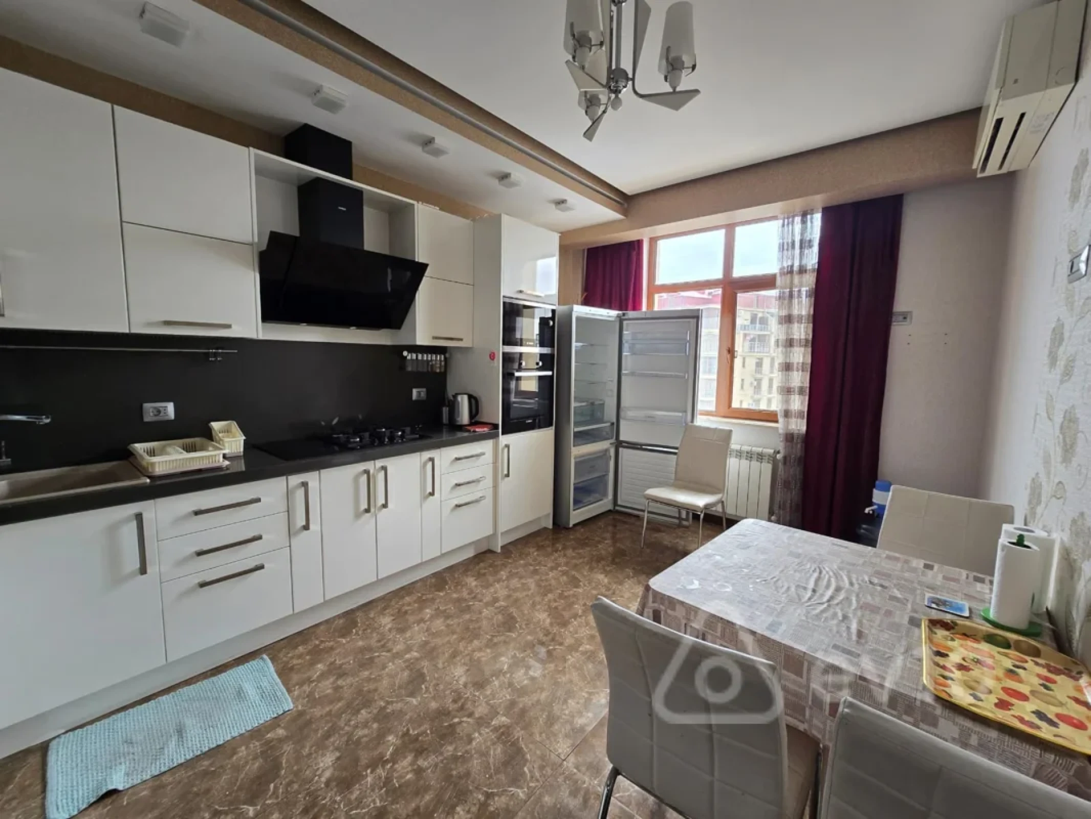 Kirayə verilir 4 otaqlı yeni tikili 180 m²