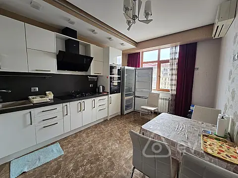 Kirayə verilir 4 otaqlı yeni tikili 180 m²