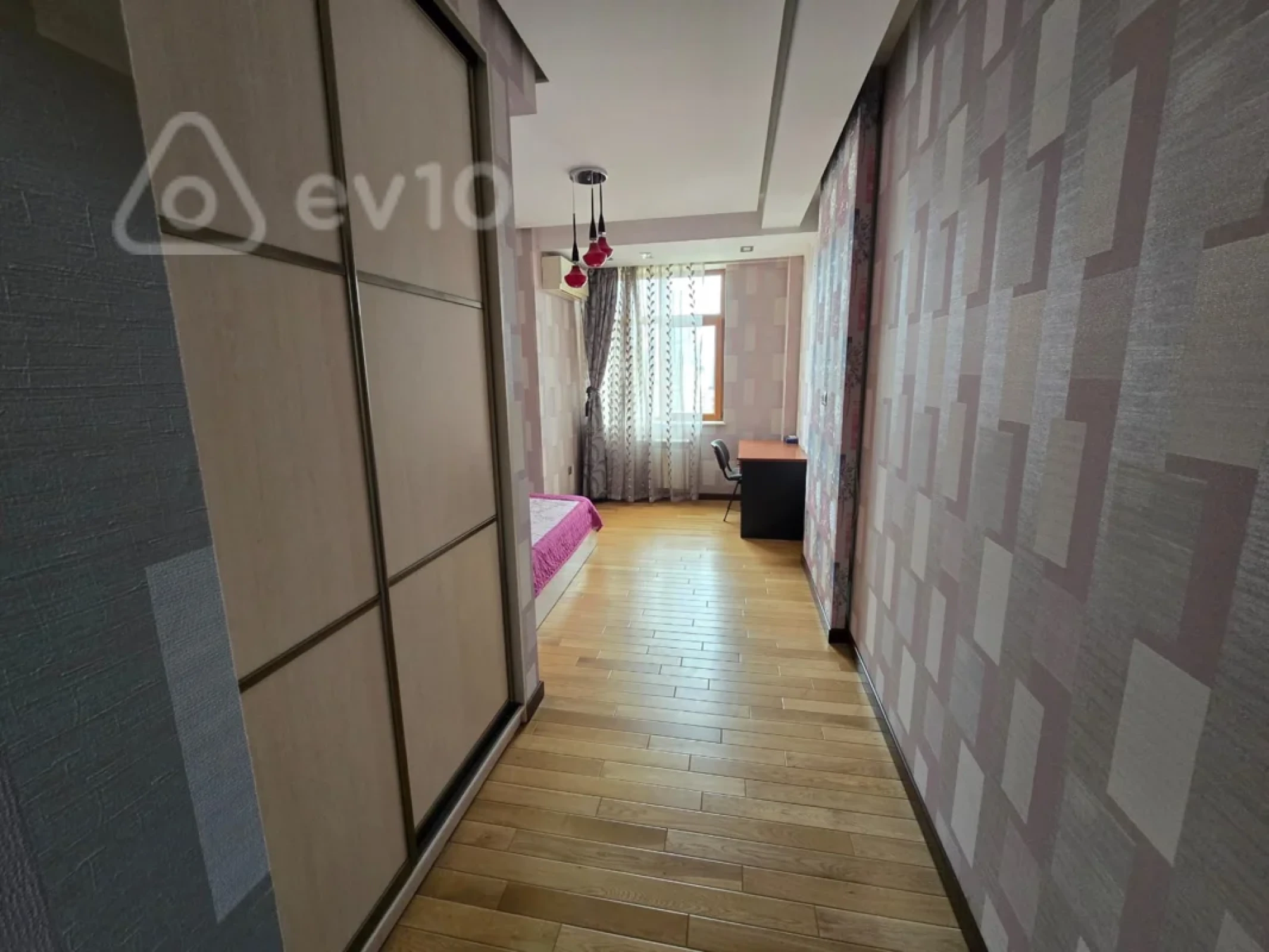 Kirayə verilir 4 otaqlı yeni tikili 180 m²