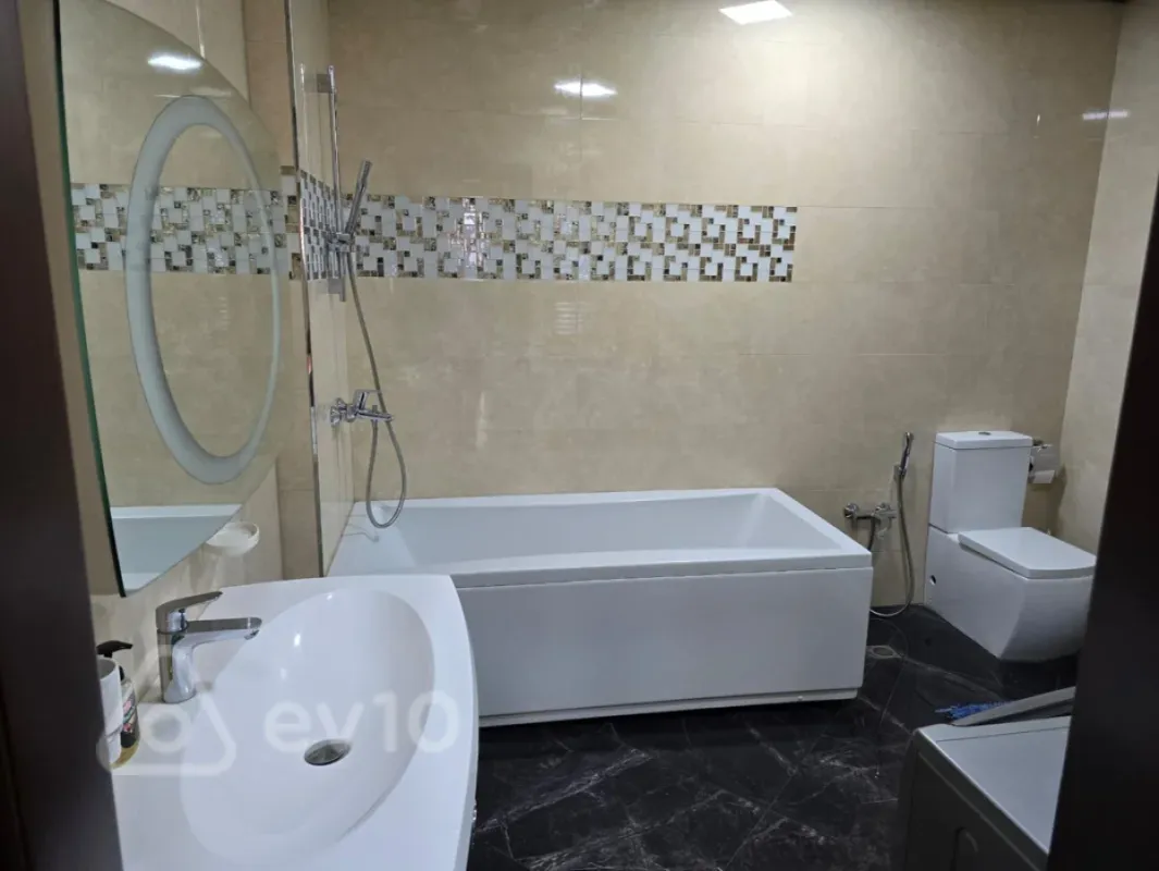 Kirayə verilir 4 otaqlı yeni tikili 180 m²