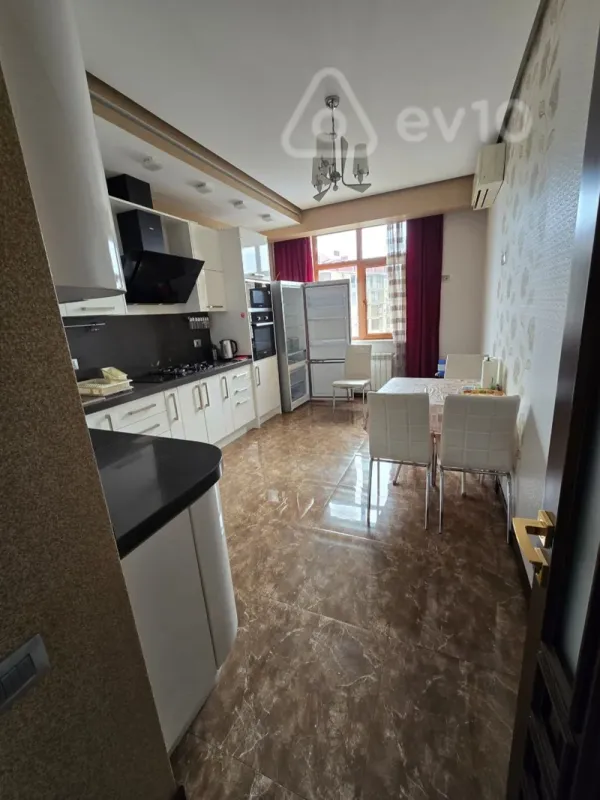 Kirayə verilir 4 otaqlı yeni tikili 180 m²