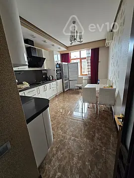 Kirayə verilir 4 otaqlı yeni tikili 180 m²