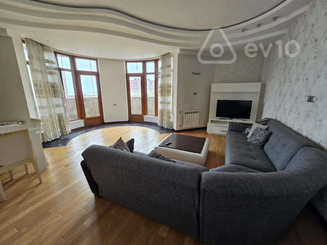 Kirayə verilir 4 otaqlı yeni tikili 180 m²