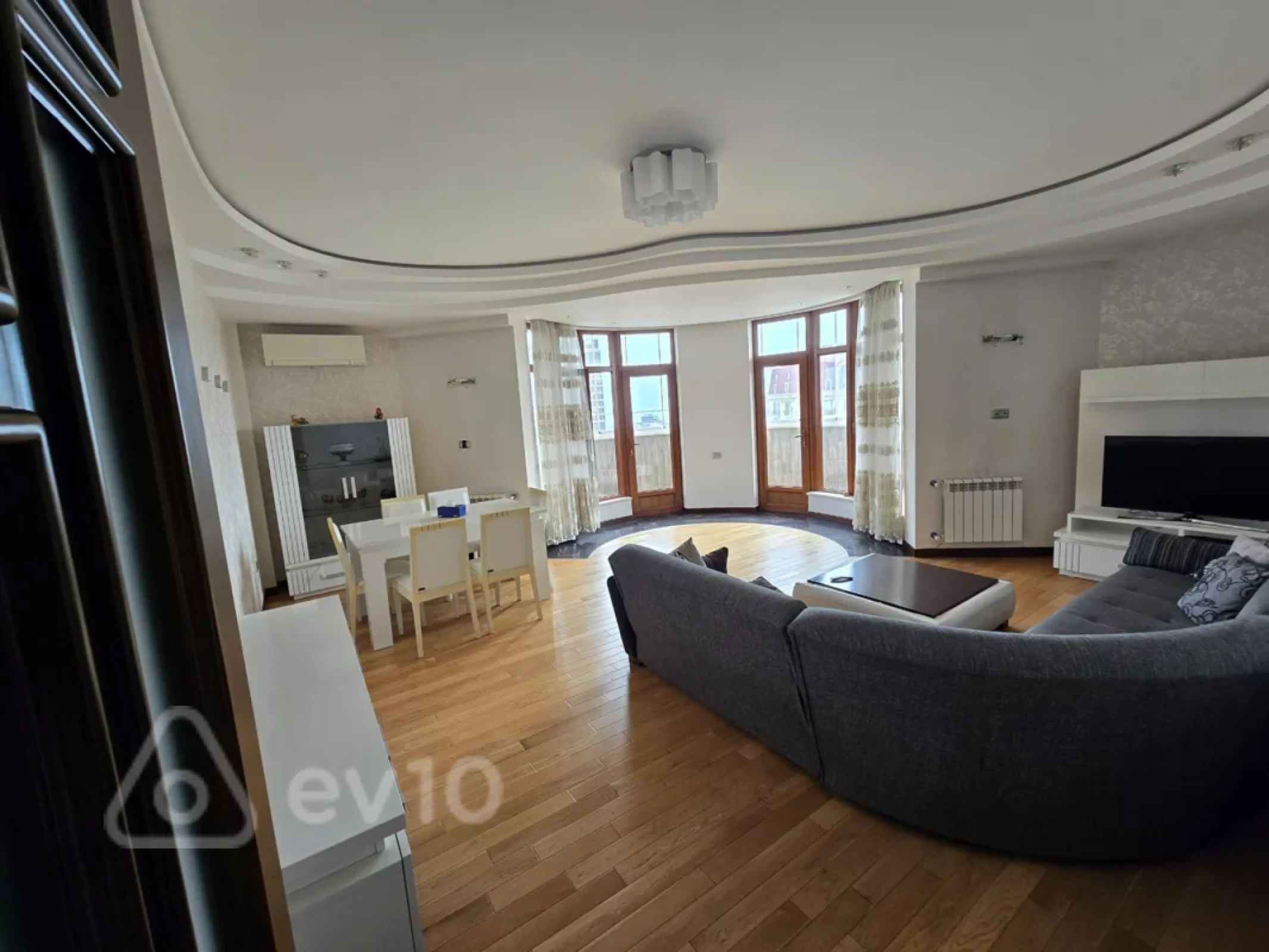 Kirayə verilir 4 otaqlı yeni tikili 180 m²