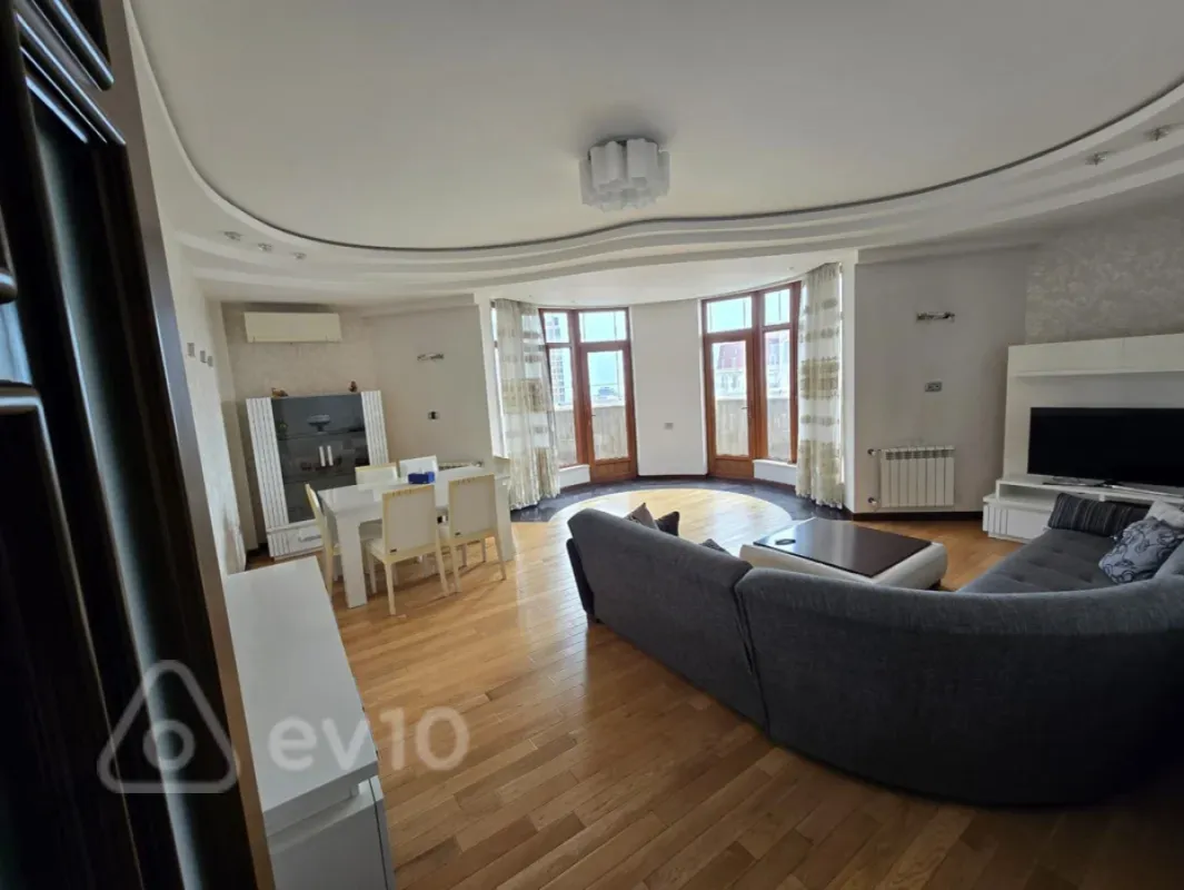 Kirayə verilir 4 otaqlı yeni tikili 180 m²