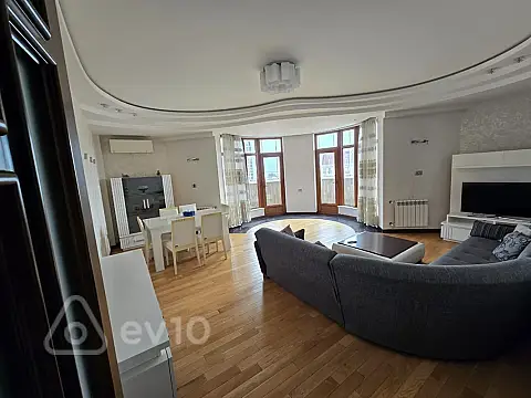 Kirayə verilir 4 otaqlı yeni tikili 180 m²