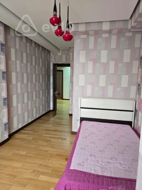 Kirayə verilir 4 otaqlı yeni tikili 180 m²
