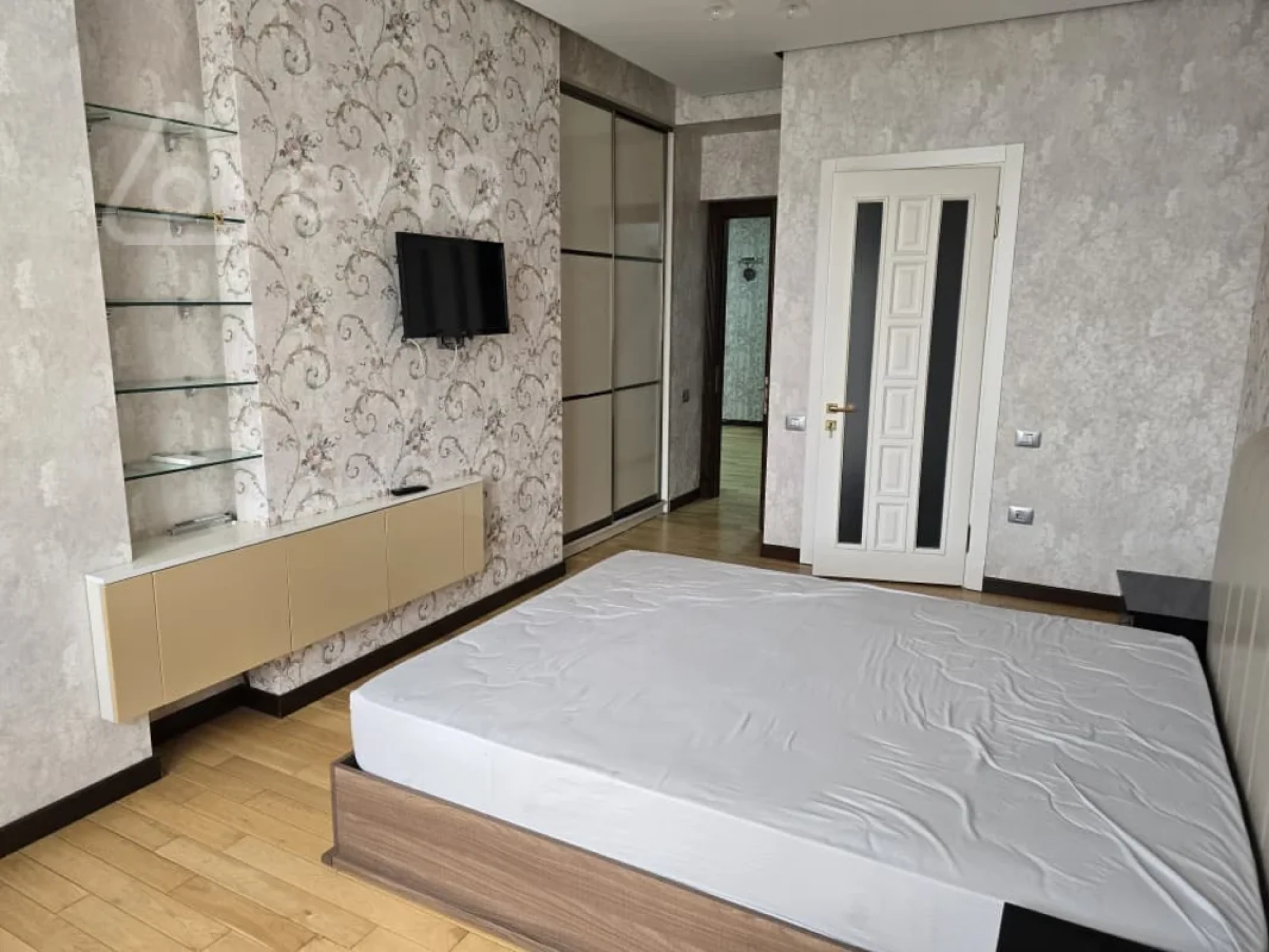 Kirayə verilir 4 otaqlı yeni tikili 180 m²