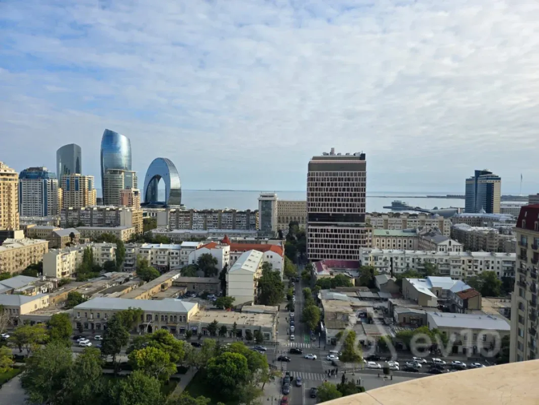 Kirayə verilir 4 otaqlı yeni tikili 180 m²