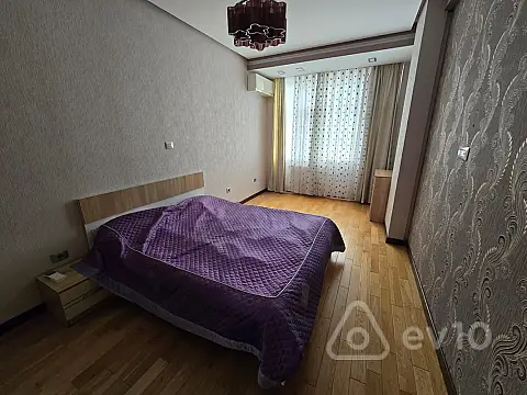 Kirayə verilir 4 otaqlı yeni tikili 180 m²