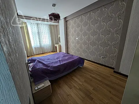 Kirayə verilir 4 otaqlı yeni tikili 180 m²
