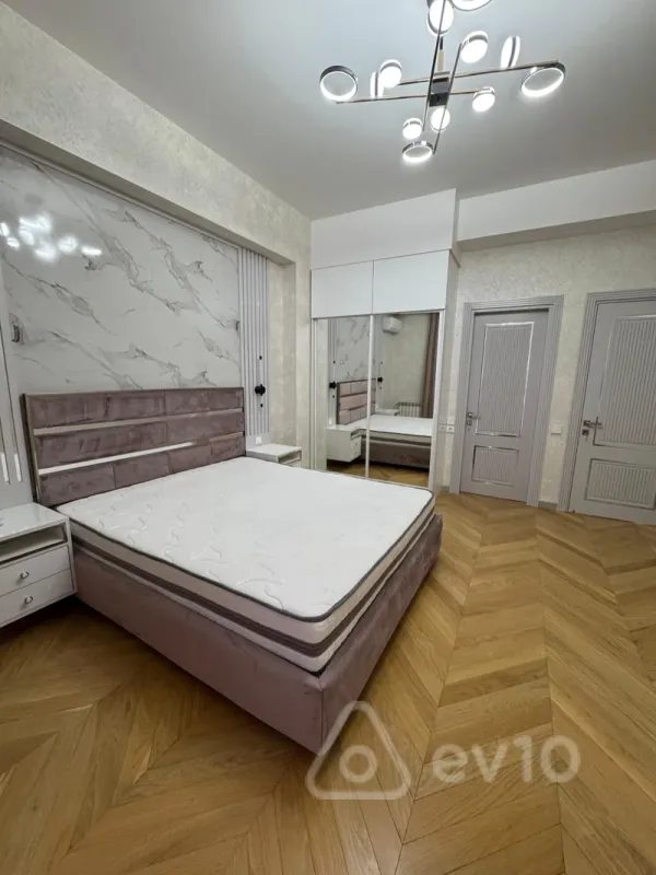 Kirayə verilir 3 otaqlı yeni tikili 180 m²