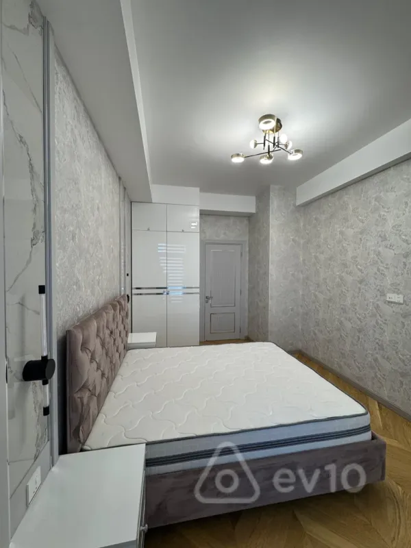 Kirayə verilir 3 otaqlı yeni tikili 180 m²