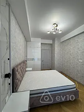 Kirayə verilir 3 otaqlı yeni tikili 180 m²