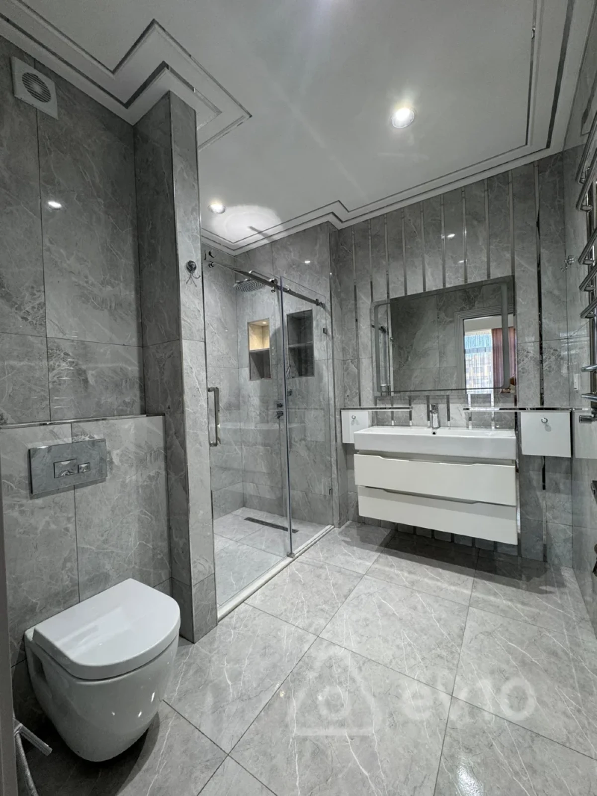 Kirayə verilir 3 otaqlı yeni tikili 180 m²