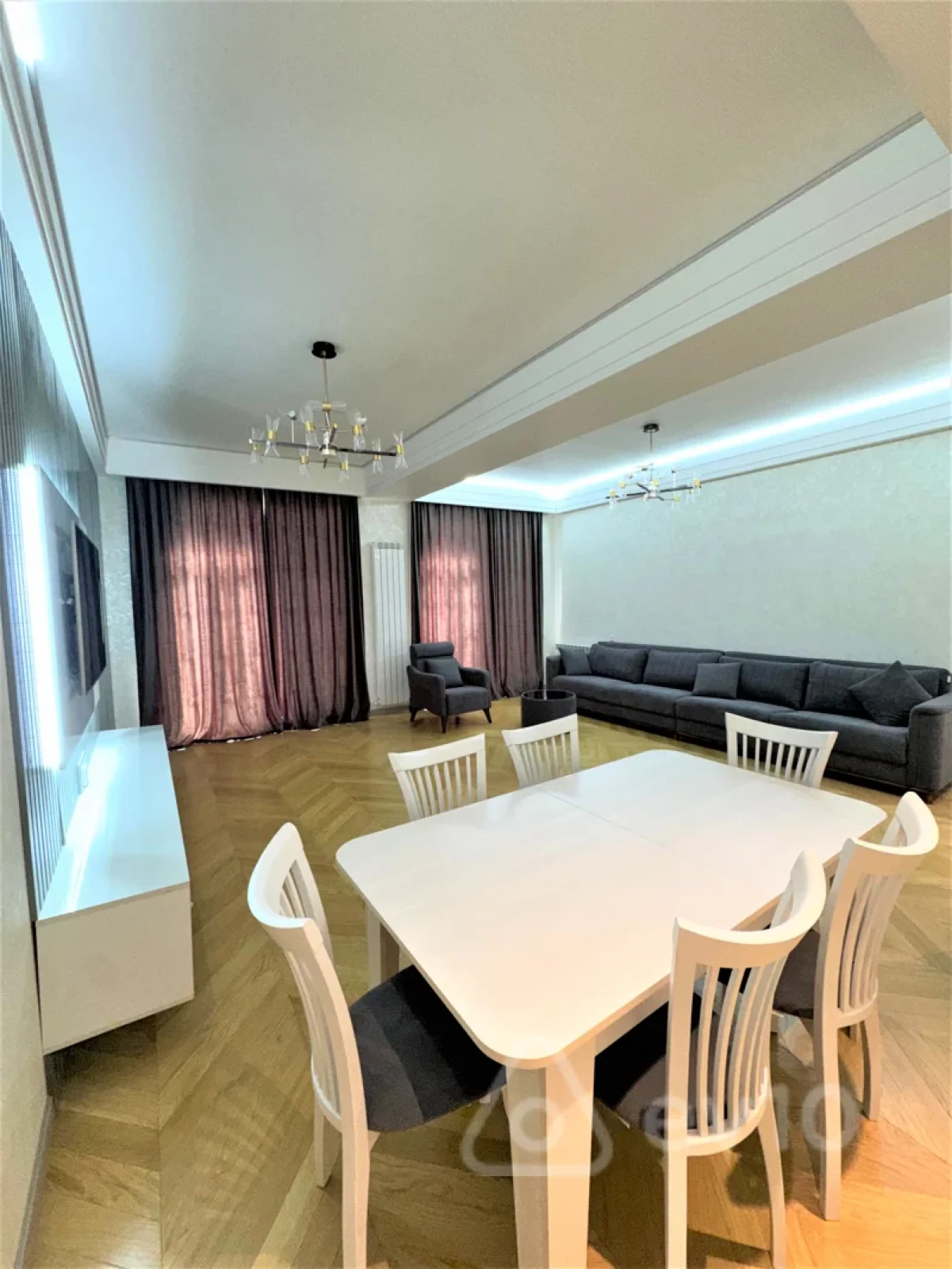 Kirayə verilir 3 otaqlı yeni tikili 180 m²