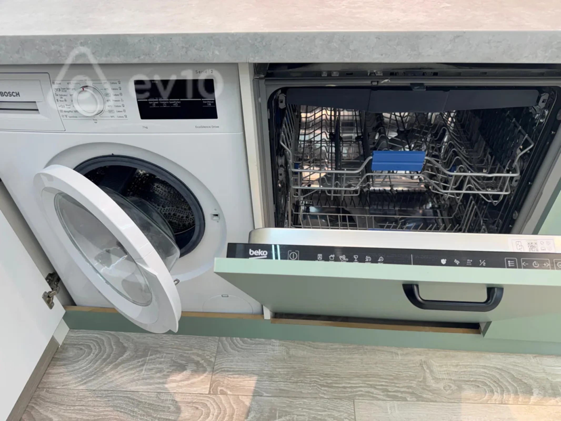 Kirayə verilir 3 otaqlı yeni tikili 180 m²