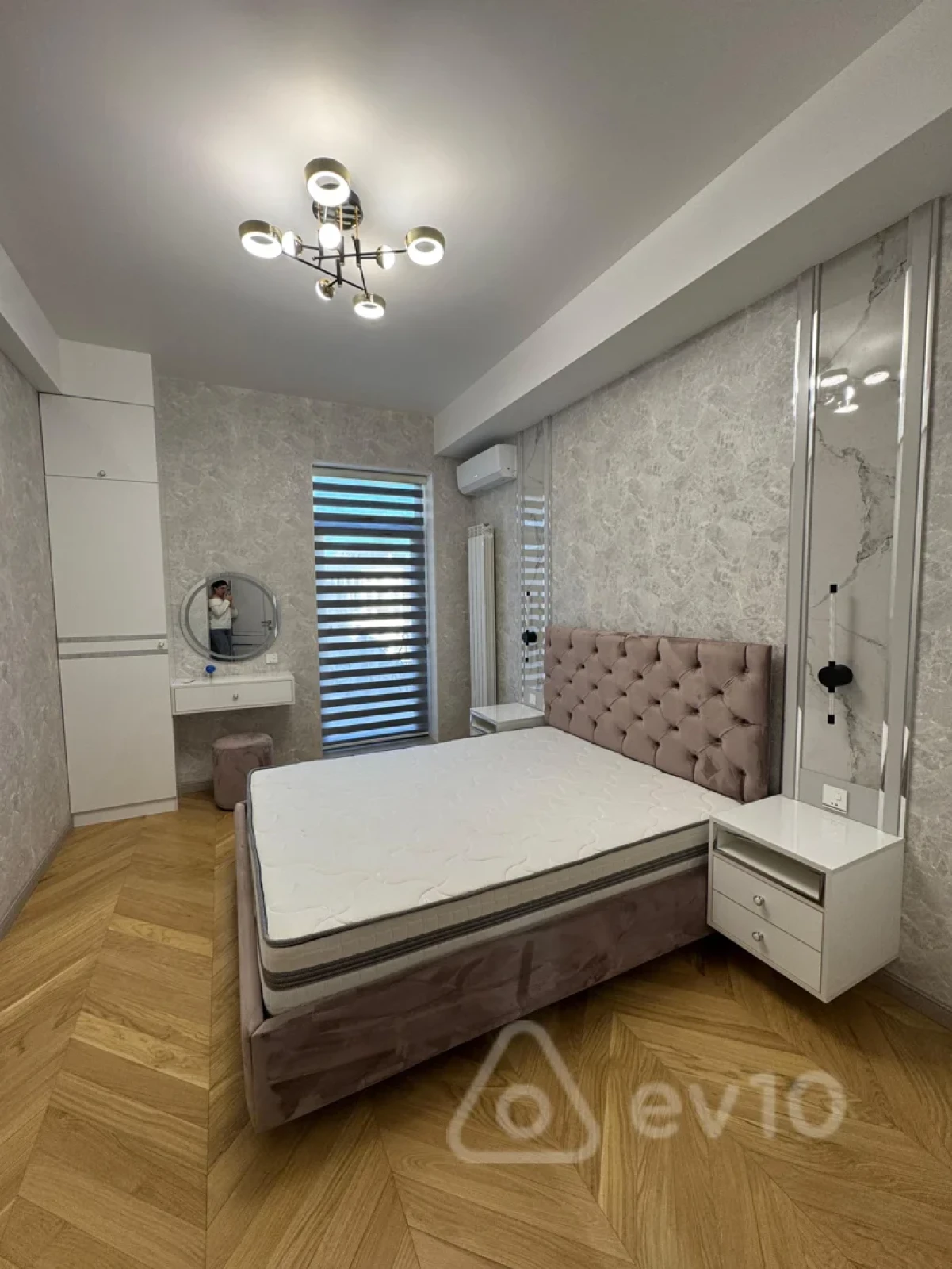 Kirayə verilir 3 otaqlı yeni tikili 180 m²