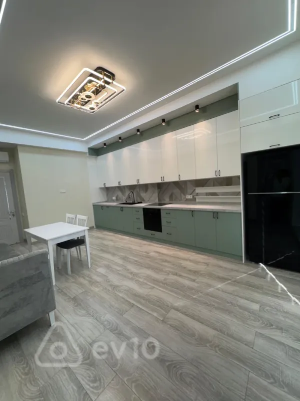 Kirayə verilir 3 otaqlı yeni tikili 180 m²